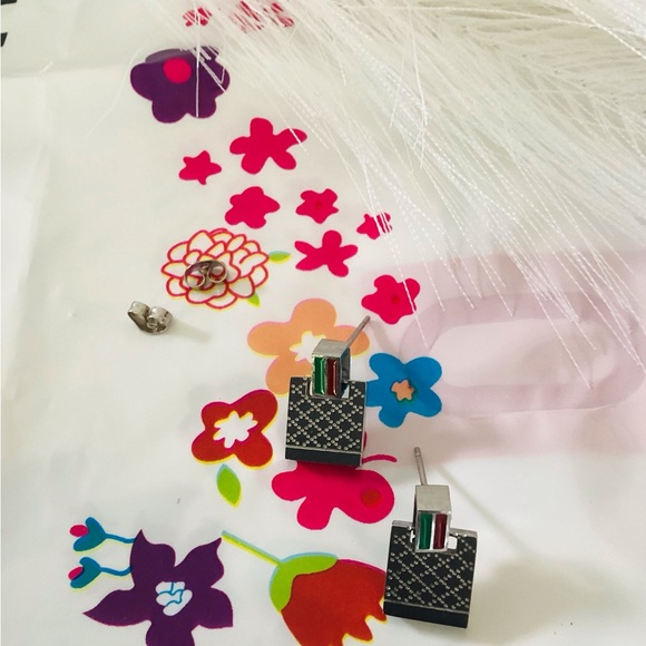 Beautiful brand name earring for Woman - Picture 3 of 6